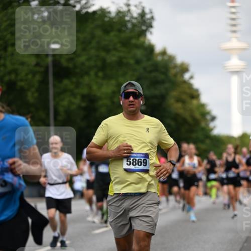 29.06.2025 - hella hamburg halbmarathon Dr. Thomas Lammeyer http://msf.ph/oto/8167365 29.06.2025 10:09:25 Kennedybrücke 1213, 1863, 2298, 3071, 3578, 4014, 4220, 4394, 5073, 5869, 6059, 6907, 6908, 7826, 8316, 8999, 9007, 9019, 9075, 9165, 9361, 9559, 9680, 10694 meine-sportfotos.de