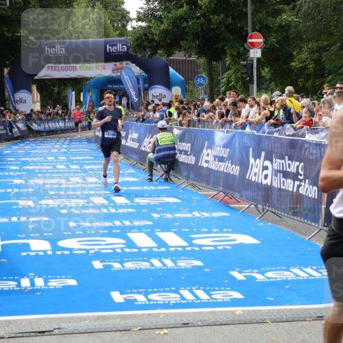29.06.2025 - hella hamburg halbmarathon Zöllner http://msf.ph/oto/8167370 29.06.2025 10:17:59 Ziel 14932, 15166 meine-sportfotos.de