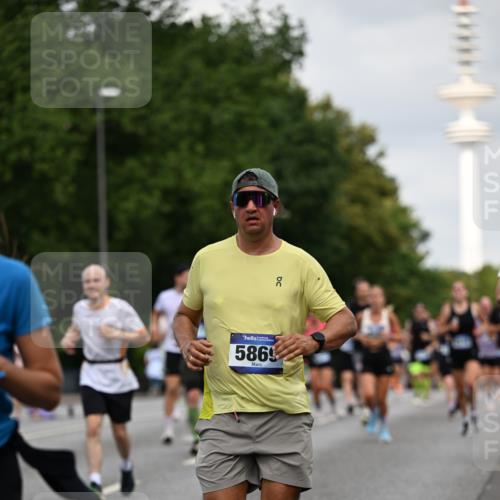 29.06.2025 - hella hamburg halbmarathon Dr. Thomas Lammeyer http://msf.ph/oto/8167373 29.06.2025 10:09:25 Kennedybrücke 1213, 1863, 2298, 3071, 3578, 4014, 4220, 4394, 5073, 5869, 6059, 6907, 6908, 7826, 8316, 8999, 9007, 9019, 9075, 9165, 9361, 9559, 9680, 10694 meine-sportfotos.de