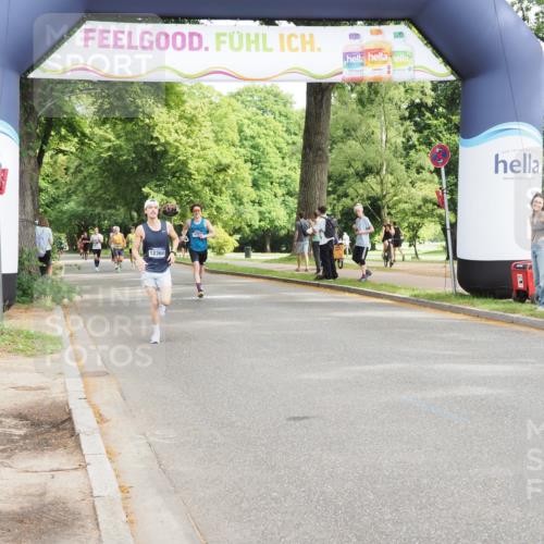 29.06.2025 - hella hamburg halbmarathon MichiJ http://msf.ph/oto/8167390 29.06.2025 10:14:22 Zwischen KM18-KM19 5301, 9385, 11194 meine-sportfotos.de