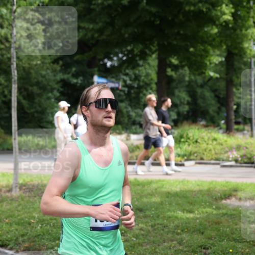 29.06.2025 - hella hamburg halbmarathon Yannick Fuchs http://msf.ph/oto/8167398 29.06.2025 10:40:48 20KM 1139, 2222, 2842, 3087, 4091, 4237, 4497, 4949, 5459, 6373, 6388, 6421, 6691, 6700, 6978, 7335, 8023, 8142, 8482, 8981, 9232, 9386, 9529, 9786, 9794, 11185, 11491, 12171, 12269, 12579, 12651, 12891, 13630, 13698, 13728, 13782, 13940, 14045, 14262, 14541, 14722, 15133, 15149, 15157, 15206, 15684, 15900, 16081, 16127, 16136, 16286, 16466, 16475, 17008, 17190, 17281, 17332, 17353, 17461, 17492, 17669, 17865, 17892, 18118, 19128 meine-sportfotos.de