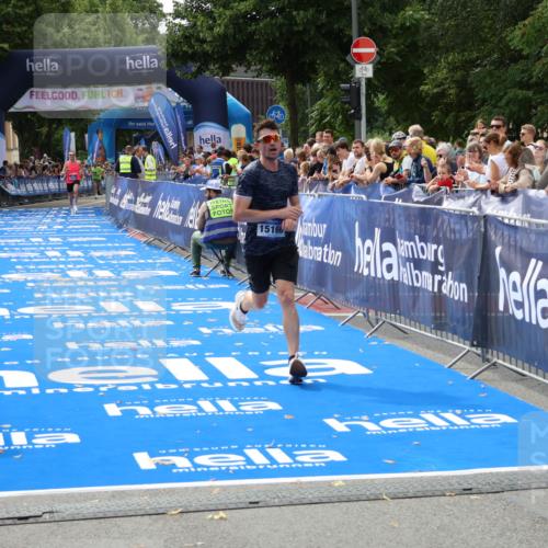 29.06.2025 - hella hamburg halbmarathon Zöllner http://msf.ph/oto/8167403 29.06.2025 10:18:01 Ziel 15166, 19072 meine-sportfotos.de