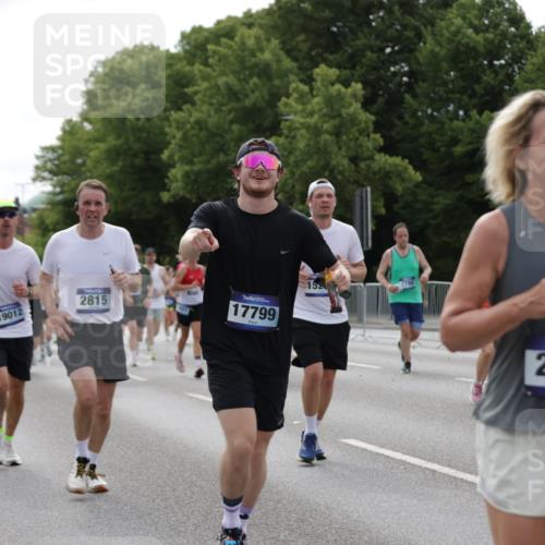 29.06.2025 - hella hamburg halbmarathon Jannik Wohlers http://msf.ph/oto/8167446 29.06.2025 10:21:00 Lombardsbrücke 1028, 1401, 2271, 2635, 2815, 3122, 3770, 3817, 3825, 3826, 4697, 4786, 5373, 5395, 5412, 5493, 6103, 6844, 7375, 7522, 7553, 7781, 8095, 8844, 9100, 9499, 9501, 9532, 9624, 10374, 10874, 10921, 11117, 11610, 11775, 12018, 12368, 13093, 13584, 14118, 14499, 14519, 14664, 14809, 15267, 15387, 15404, 15603, 15752, 15869, 16045, 16107, 16586, 16600, 17341, 17799, 17961, 17969, 18378, 18851, 19012 meine-sportfotos.de
