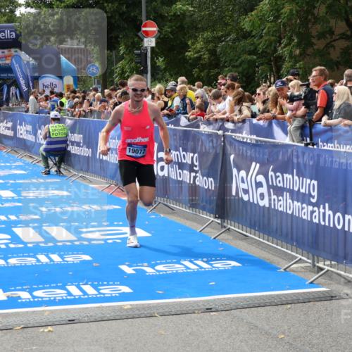 29.06.2025 - hella hamburg halbmarathon Zöllner http://msf.ph/oto/8167486 29.06.2025 10:18:08 Ziel 17786, 19072 meine-sportfotos.de