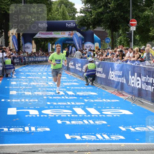 29.06.2025 - hella hamburg halbmarathon Zöllner http://msf.ph/oto/8167492 29.06.2025 10:18:14 Ziel 17786 meine-sportfotos.de