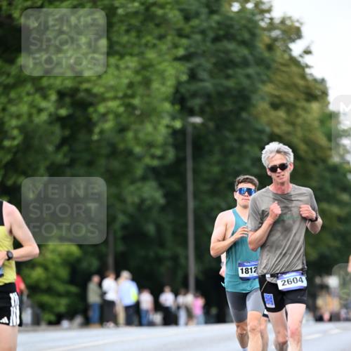 29.06.2025 - hella hamburg halbmarathon Dr. Thomas Lammeyer http://msf.ph/oto/8167516 29.06.2025 09:45:19 Kennedybrücke 1241, 2604, 10485 meine-sportfotos.de