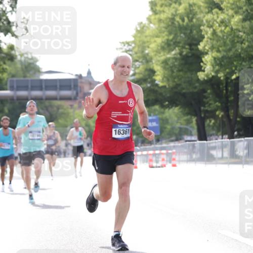 29.06.2025 - hella hamburg halbmarathon Jannik Wohlers http://msf.ph/oto/8167524 29.06.2025 09:41:10 Lombardsbrücke 2459, 4571, 9442, 10234, 10780, 11194, 16361, 16484, 17856 meine-sportfotos.de