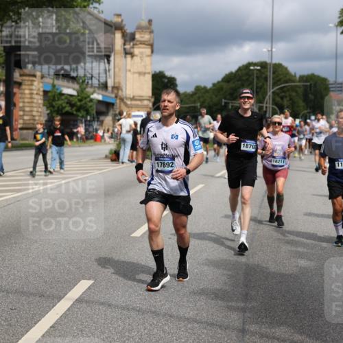 29.06.2025 - hella hamburg halbmarathon Yannick Fuchs http://msf.ph/oto/8167561 29.06.2025 10:40:50 20KM 1139, 2222, 2842, 3087, 4091, 4237, 4497, 4949, 5459, 6373, 6388, 6421, 6691, 6700, 6978, 7335, 8023, 8142, 8482, 8981, 9232, 9386, 9529, 9786, 9794, 11185, 11491, 12171, 12269, 12579, 12651, 12891, 13630, 13698, 13728, 13782, 13940, 14045, 14262, 14541, 14722, 15133, 15149, 15157, 15206, 15684, 15900, 16081, 16127, 16136, 16286, 16466, 16475, 17008, 17190, 17281, 17332, 17353, 17461, 17492, 17669, 17865, 17892, 18118, 19128 meine-sportfotos.de