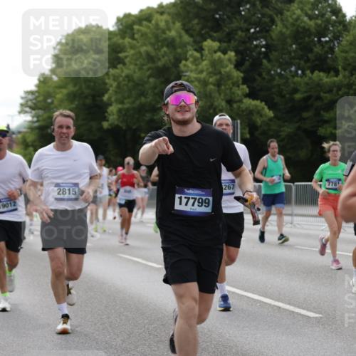 29.06.2025 - hella hamburg halbmarathon Jannik Wohlers http://msf.ph/oto/8167563 29.06.2025 10:21:00 Lombardsbrücke 1028, 1401, 2271, 2635, 2815, 3122, 3770, 3817, 3825, 3826, 4697, 4786, 5373, 5395, 5412, 5493, 6103, 6844, 7375, 7522, 7553, 7781, 8095, 8844, 9100, 9499, 9501, 9532, 9624, 10374, 10874, 10921, 11117, 11610, 11775, 12018, 12368, 13093, 13584, 14118, 14499, 14519, 14664, 14809, 15267, 15387, 15404, 15603, 15752, 15869, 16045, 16107, 16586, 16600, 17341, 17799, 17961, 17969, 18378, 18851, 19012 meine-sportfotos.de