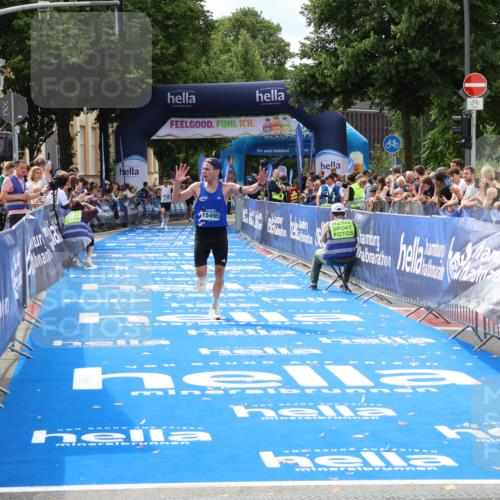 29.06.2025 - hella hamburg halbmarathon Zöllner http://msf.ph/oto/8167581 29.06.2025 10:18:49 Ziel 15495 meine-sportfotos.de