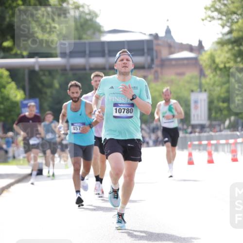 29.06.2025 - hella hamburg halbmarathon Jannik Wohlers http://msf.ph/oto/8167583 29.06.2025 09:41:11 Lombardsbrücke 2459, 4571, 9442, 10234, 10780, 11194, 16361, 16484, 17856 meine-sportfotos.de
