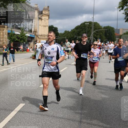29.06.2025 - hella hamburg halbmarathon Yannick Fuchs http://msf.ph/oto/8167586 29.06.2025 10:40:50 20KM 1139, 2222, 2842, 3087, 4091, 4237, 4497, 4949, 5459, 6373, 6388, 6421, 6691, 6700, 6978, 7335, 8023, 8142, 8482, 8981, 9232, 9386, 9529, 9786, 9794, 11185, 11491, 12171, 12269, 12579, 12651, 12891, 13630, 13698, 13728, 13782, 13940, 14045, 14262, 14541, 14722, 15133, 15149, 15157, 15206, 15684, 15900, 16081, 16127, 16136, 16286, 16466, 16475, 17008, 17190, 17281, 17332, 17353, 17461, 17492, 17669, 17865, 17892, 18118, 19128 meine-sportfotos.de