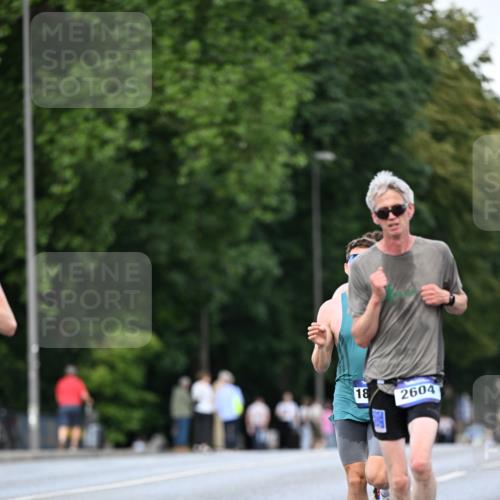 29.06.2025 - hella hamburg halbmarathon Dr. Thomas Lammeyer http://msf.ph/oto/8167591 29.06.2025 09:45:20 Kennedybrücke 1241, 2604, 10485 meine-sportfotos.de
