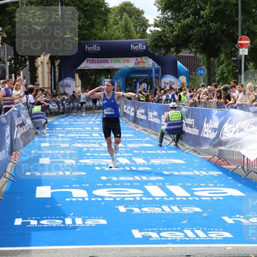 29.06.2025 - hella hamburg halbmarathon Zöllner http://msf.ph/oto/8167594 29.06.2025 10:18:49 Ziel 15495 meine-sportfotos.de