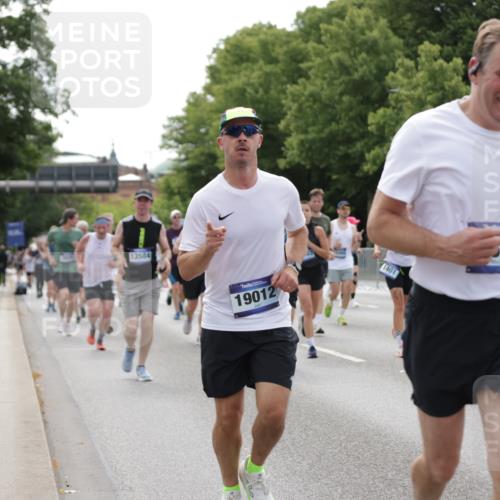 29.06.2025 - hella hamburg halbmarathon Jannik Wohlers http://msf.ph/oto/8167609 29.06.2025 10:21:02 Lombardsbrücke 1072, 1401, 2271, 2635, 2815, 3122, 3770, 3817, 3825, 3826, 4697, 4786, 5373, 5395, 5412, 5493, 6103, 6844, 7375, 7522, 7553, 7781, 8095, 8286, 8844, 9100, 9483, 9499, 9532, 9624, 10374, 10874, 10921, 11117, 11610, 12018, 12368, 13093, 13584, 13937, 14118, 14664, 15267, 15387, 15404, 15603, 15752, 15869, 16045, 16107, 16586, 16600, 17799, 17961, 17969, 18378, 18851, 19012 meine-sportfotos.de
