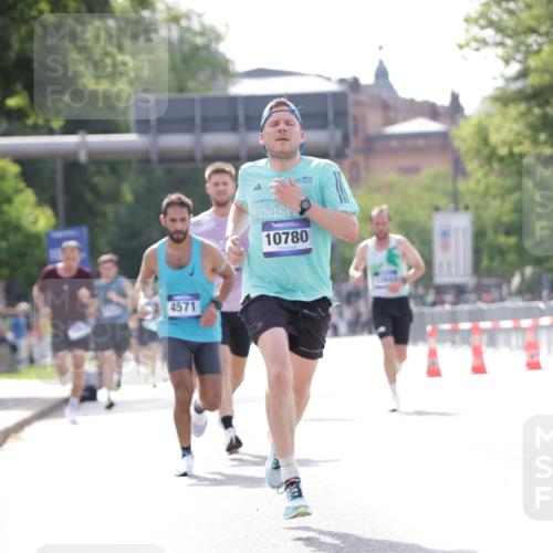 29.06.2025 - hella hamburg halbmarathon Jannik Wohlers http://msf.ph/oto/8167621 29.06.2025 09:41:11 Lombardsbrücke 2459, 4571, 9442, 10234, 10780, 11194, 16361, 16484, 17856 meine-sportfotos.de