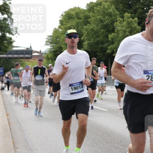 29.06.2025 - hella hamburg halbmarathon Jannik Wohlers http://msf.ph/oto/8167627 29.06.2025 10:21:02 Lombardsbrücke 1072, 1401, 2271, 2635, 2815, 3122, 3770, 3817, 3825, 3826, 4697, 4786, 5373, 5395, 5412, 5493, 6103, 6844, 7375, 7522, 7553, 7781, 8095, 8286, 8844, 9100, 9483, 9499, 9532, 9624, 10374, 10874, 10921, 11117, 11610, 12018, 12368, 13093, 13584, 13937, 14118, 14664, 15267, 15387, 15404, 15603, 15752, 15869, 16045, 16107, 16586, 16600, 17799, 17961, 17969, 18378, 18851, 19012 meine-sportfotos.de