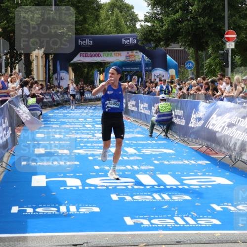 29.06.2025 - hella hamburg halbmarathon Zöllner http://msf.ph/oto/8167646 29.06.2025 10:18:50 Ziel 6380, 15495 meine-sportfotos.de