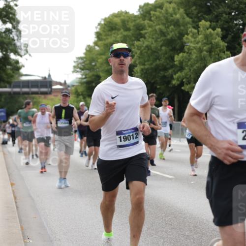 29.06.2025 - hella hamburg halbmarathon Jannik Wohlers http://msf.ph/oto/8167647 29.06.2025 10:21:02 Lombardsbrücke 1072, 1401, 2271, 2635, 2815, 3122, 3770, 3817, 3825, 3826, 4697, 4786, 5373, 5395, 5412, 5493, 6103, 6844, 7375, 7522, 7553, 7781, 8095, 8286, 8844, 9100, 9483, 9499, 9532, 9624, 10374, 10874, 10921, 11117, 11610, 12018, 12368, 13093, 13584, 13937, 14118, 14664, 15267, 15387, 15404, 15603, 15752, 15869, 16045, 16107, 16586, 16600, 17799, 17961, 17969, 18378, 18851, 19012 meine-sportfotos.de
