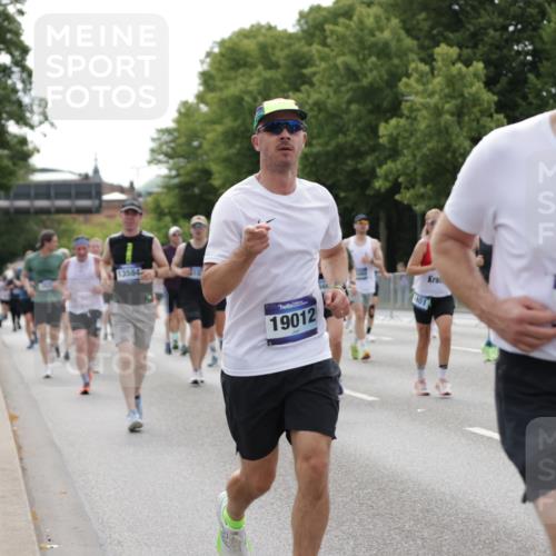 29.06.2025 - hella hamburg halbmarathon Jannik Wohlers http://msf.ph/oto/8167685 29.06.2025 10:21:02 Lombardsbrücke 1072, 1401, 2271, 2635, 2815, 3122, 3770, 3817, 3825, 3826, 4697, 4786, 5373, 5395, 5412, 5493, 6103, 6844, 7375, 7522, 7553, 7781, 8095, 8286, 8844, 9100, 9483, 9499, 9532, 9624, 10374, 10874, 10921, 11117, 11610, 12018, 12368, 13093, 13584, 13937, 14118, 14664, 15267, 15387, 15404, 15603, 15752, 15869, 16045, 16107, 16586, 16600, 17799, 17961, 17969, 18378, 18851, 19012 meine-sportfotos.de
