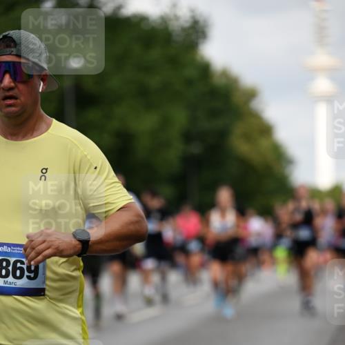 29.06.2025 - hella hamburg halbmarathon Dr. Thomas Lammeyer http://msf.ph/oto/8167713 29.06.2025 10:09:27 Kennedybrücke 1213, 1863, 2298, 3071, 3578, 4014, 4220, 4394, 4782, 5073, 5869, 6059, 6907, 6908, 7826, 8316, 8727, 8999, 9007, 9019, 9075, 9165, 9361, 9559, 9680, 10694 meine-sportfotos.de