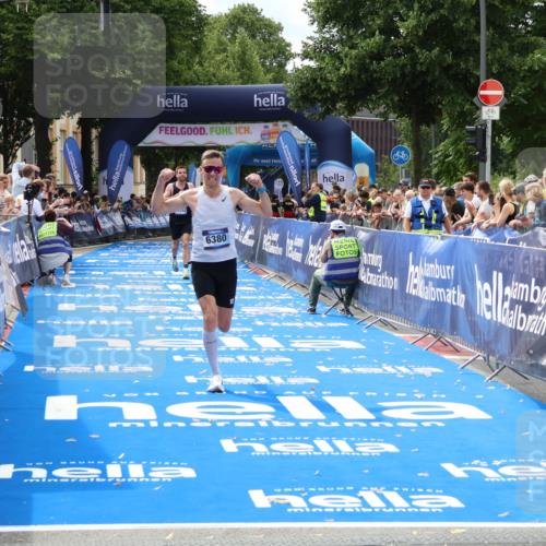 29.06.2025 - hella hamburg halbmarathon Zöllner http://msf.ph/oto/8167743 29.06.2025 10:18:57 Ziel 6380, 11342 meine-sportfotos.de
