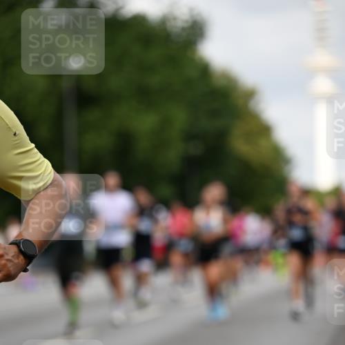 29.06.2025 - hella hamburg halbmarathon Dr. Thomas Lammeyer http://msf.ph/oto/8167757 29.06.2025 10:09:27 Kennedybrücke 1213, 1863, 2298, 3071, 3578, 4014, 4220, 4394, 4782, 5073, 5869, 6059, 6907, 6908, 7826, 8316, 8727, 8999, 9007, 9019, 9075, 9165, 9361, 9559, 9680, 10694 meine-sportfotos.de