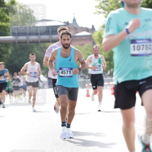 29.06.2025 - hella hamburg halbmarathon Jannik Wohlers http://msf.ph/oto/8167774 29.06.2025 09:41:13 Lombardsbrücke 2459, 4571, 9442, 10234, 10780, 11194, 12067, 12641, 13780, 16361, 16484, 17856 meine-sportfotos.de