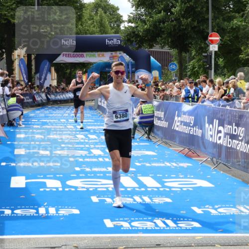 29.06.2025 - hella hamburg halbmarathon Zöllner http://msf.ph/oto/8167778 29.06.2025 10:18:58 Ziel 6380, 11342 meine-sportfotos.de