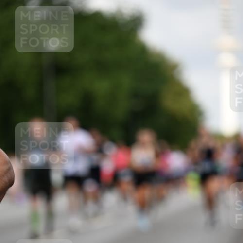 29.06.2025 - hella hamburg halbmarathon Dr. Thomas Lammeyer http://msf.ph/oto/8167783 29.06.2025 10:09:27 Kennedybrücke 1213, 1863, 2298, 3071, 3578, 4014, 4220, 4394, 4782, 5073, 5869, 6059, 6907, 6908, 7826, 8316, 8727, 8999, 9007, 9019, 9075, 9165, 9361, 9559, 9680, 10694 meine-sportfotos.de