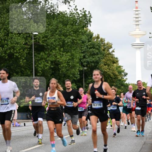 29.06.2025 - hella hamburg halbmarathon Dr. Thomas Lammeyer http://msf.ph/oto/8167798 29.06.2025 10:09:29 Kennedybrücke 1213, 1863, 2298, 3071, 3578, 4014, 4220, 4394, 4782, 5073, 5869, 6059, 7826, 8316, 8727, 8999, 9007, 9019, 9075, 9165, 9361, 9559, 9680, 10694 meine-sportfotos.de