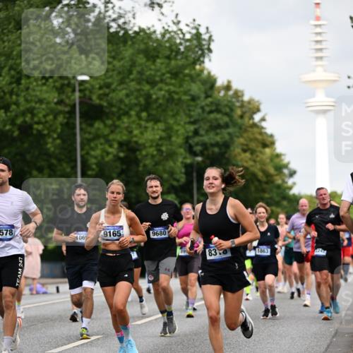 29.06.2025 - hella hamburg halbmarathon Dr. Thomas Lammeyer http://msf.ph/oto/8167811 29.06.2025 10:09:29 Kennedybrücke 1213, 1863, 2298, 3071, 3578, 4014, 4220, 4394, 4782, 5073, 5869, 6059, 7826, 8316, 8727, 8999, 9007, 9019, 9075, 9165, 9361, 9559, 9680, 10694 meine-sportfotos.de