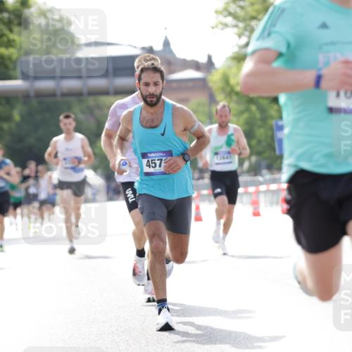 29.06.2025 - hella hamburg halbmarathon Jannik Wohlers http://msf.ph/oto/8167815 29.06.2025 09:41:13 Lombardsbrücke 2459, 4571, 9442, 10234, 10780, 11194, 12067, 12641, 13780, 16361, 16484, 17856 meine-sportfotos.de