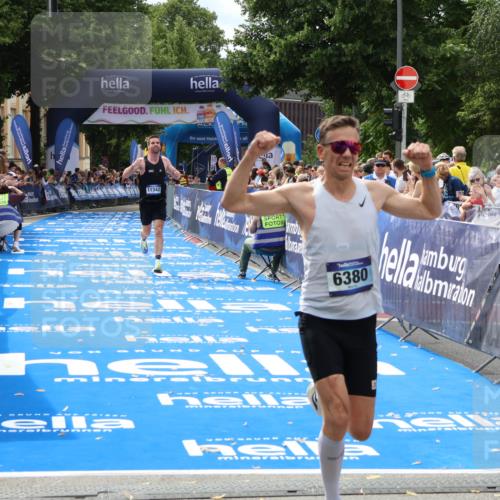29.06.2025 - hella hamburg halbmarathon Zöllner http://msf.ph/oto/8167822 29.06.2025 10:18:59 Ziel 6380, 11342 meine-sportfotos.de