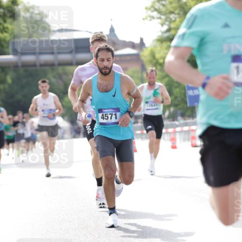 29.06.2025 - hella hamburg halbmarathon Jannik Wohlers http://msf.ph/oto/8167839 29.06.2025 09:41:13 Lombardsbrücke 2459, 4571, 9442, 10234, 10780, 11194, 12067, 12641, 13780, 16361, 16484, 17856 meine-sportfotos.de