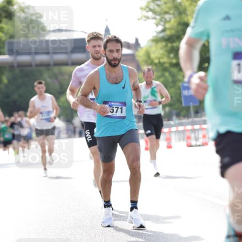 29.06.2025 - hella hamburg halbmarathon Jannik Wohlers http://msf.ph/oto/8167852 29.06.2025 09:41:13 Lombardsbrücke 2459, 4571, 9442, 10234, 10780, 11194, 12067, 12641, 13780, 16361, 16484, 17856 meine-sportfotos.de