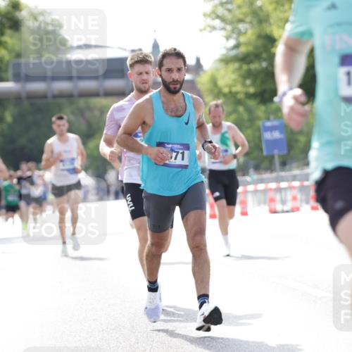 29.06.2025 - hella hamburg halbmarathon Jannik Wohlers http://msf.ph/oto/8167868 29.06.2025 09:41:13 Lombardsbrücke 2459, 4571, 9442, 10234, 10780, 11194, 12067, 12641, 13780, 16361, 16484, 17856 meine-sportfotos.de