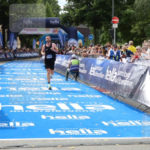 29.06.2025 - hella hamburg halbmarathon Zöllner http://msf.ph/oto/8167892 29.06.2025 10:19:00 Ziel 11342 meine-sportfotos.de