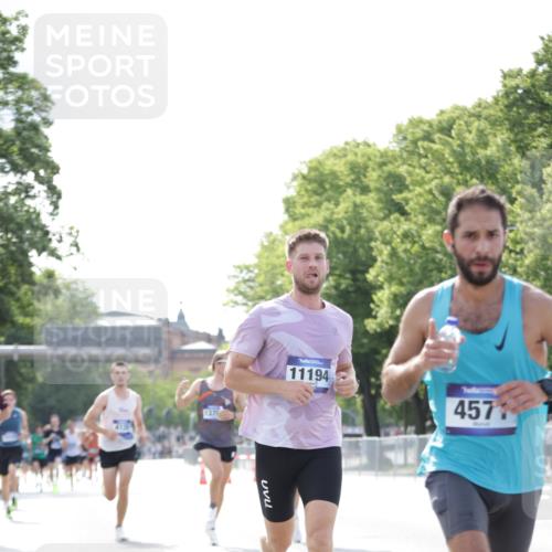 29.06.2025 - hella hamburg halbmarathon Jannik Wohlers http://msf.ph/oto/8167895 29.06.2025 09:41:15 Lombardsbrücke 2459, 4128, 4571, 9442, 10780, 11194, 12067, 12641, 13780, 14107, 16361, 16484, 17856 meine-sportfotos.de
