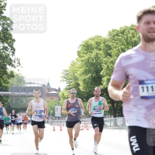 29.06.2025 - hella hamburg halbmarathon Jannik Wohlers http://msf.ph/oto/8167980 29.06.2025 09:41:16 Lombardsbrücke 2459, 4128, 4571, 7142, 9442, 10780, 11194, 12067, 12641, 13780, 14107, 16361, 16484, 17856 meine-sportfotos.de