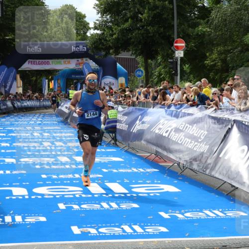 29.06.2025 - hella hamburg halbmarathon Zöllner http://msf.ph/oto/8168049 29.06.2025 10:19:14 Ziel 53, 2144 meine-sportfotos.de