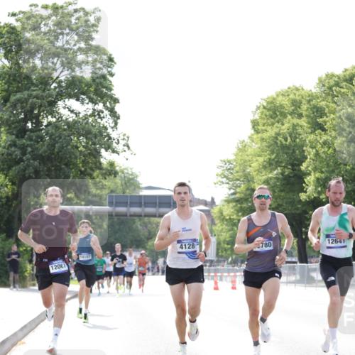 29.06.2025 - hella hamburg halbmarathon Jannik Wohlers http://msf.ph/oto/8168065 29.06.2025 09:41:17 Lombardsbrücke 2459, 4128, 4571, 7142, 9442, 10780, 11194, 12067, 12641, 13780, 14107, 16361, 16484, 17856 meine-sportfotos.de