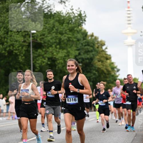 29.06.2025 - hella hamburg halbmarathon Dr. Thomas Lammeyer http://msf.ph/oto/8168070 29.06.2025 10:09:30 Kennedybrücke 1213, 1863, 2298, 3071, 3578, 4014, 4220, 4394, 4782, 4868, 5073, 5869, 6059, 7826, 8316, 8727, 8999, 9007, 9019, 9075, 9165, 9361, 9559, 9680, 9736, 10694 meine-sportfotos.de