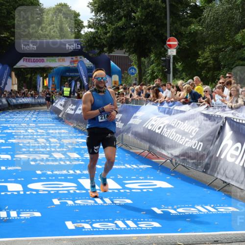 29.06.2025 - hella hamburg halbmarathon Zöllner http://msf.ph/oto/8168079 29.06.2025 10:19:15 Ziel 2144 meine-sportfotos.de