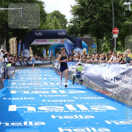 29.06.2025 - hella hamburg halbmarathon Zöllner http://msf.ph/oto/8168091 29.06.2025 10:19:25 Ziel 2659, 13016 meine-sportfotos.de