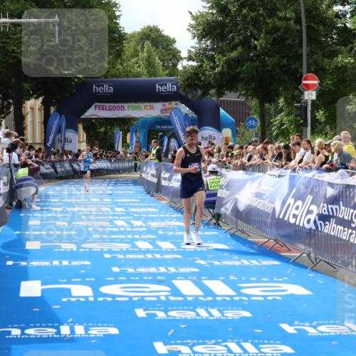 29.06.2025 - hella hamburg halbmarathon Zöllner http://msf.ph/oto/8168123 29.06.2025 10:19:26 Ziel 2659, 13016 meine-sportfotos.de