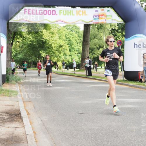 29.06.2025 - hella hamburg halbmarathon MichiJ http://msf.ph/oto/8168145 29.06.2025 10:14:34 Zwischen KM18-KM19 7331, 7855, 9269, 14753, 17614, 19041 meine-sportfotos.de