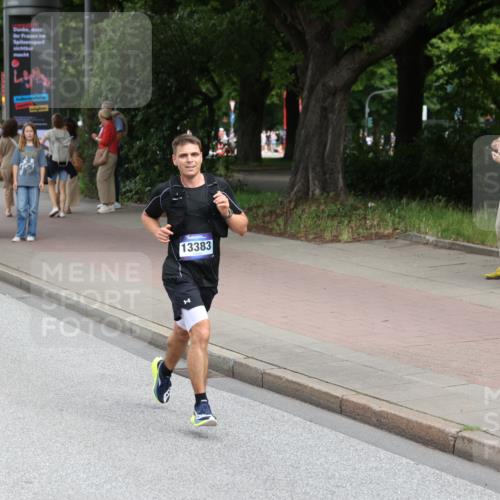 29.06.2025 - hella hamburg halbmarathon Yannick Fuchs http://msf.ph/oto/8168160 29.06.2025 10:23:19 20KM 2604, 3075, 10106, 12189, 12529, 13383, 15883 meine-sportfotos.de