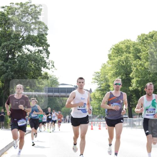 29.06.2025 - hella hamburg halbmarathon Jannik Wohlers http://msf.ph/oto/8168166 29.06.2025 09:41:17 Lombardsbrücke 2459, 4128, 4571, 7142, 9442, 10780, 11194, 12067, 12641, 13780, 14107, 16361, 16484, 17856 meine-sportfotos.de