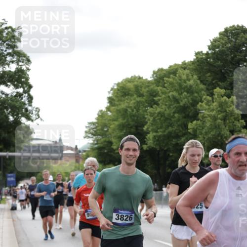 29.06.2025 - hella hamburg halbmarathon Jannik Wohlers http://msf.ph/oto/8168176 29.06.2025 10:21:07 Lombardsbrücke 1072, 1401, 2271, 2635, 2815, 3122, 3770, 3817, 3825, 3826, 4697, 4786, 5122, 5373, 5395, 5412, 5493, 5759, 5957, 6086, 6103, 6844, 7375, 7522, 7553, 7612, 7781, 8095, 8286, 8896, 9100, 9369, 9483, 9499, 9532, 9624, 10374, 10874, 10921, 11117, 11610, 12018, 12041, 12368, 12402, 12659, 13093, 13584, 13937, 14118, 14278, 14664, 15267, 15404, 15603, 15752, 15869, 16045, 16107, 17799, 17969, 18378, 18851, 19012 meine-sportfotos.de